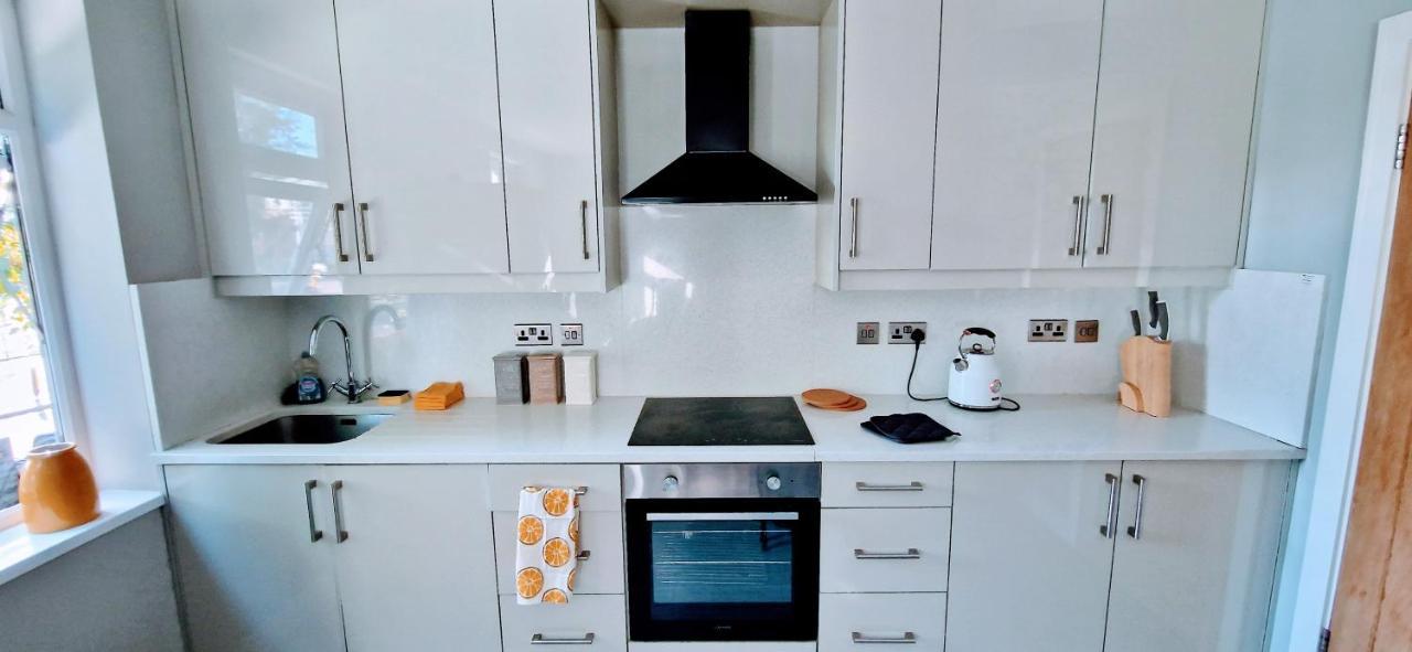 Central Reading Modern 3Br Flat - Walk To Station And High Street ภายนอก รูปภาพ