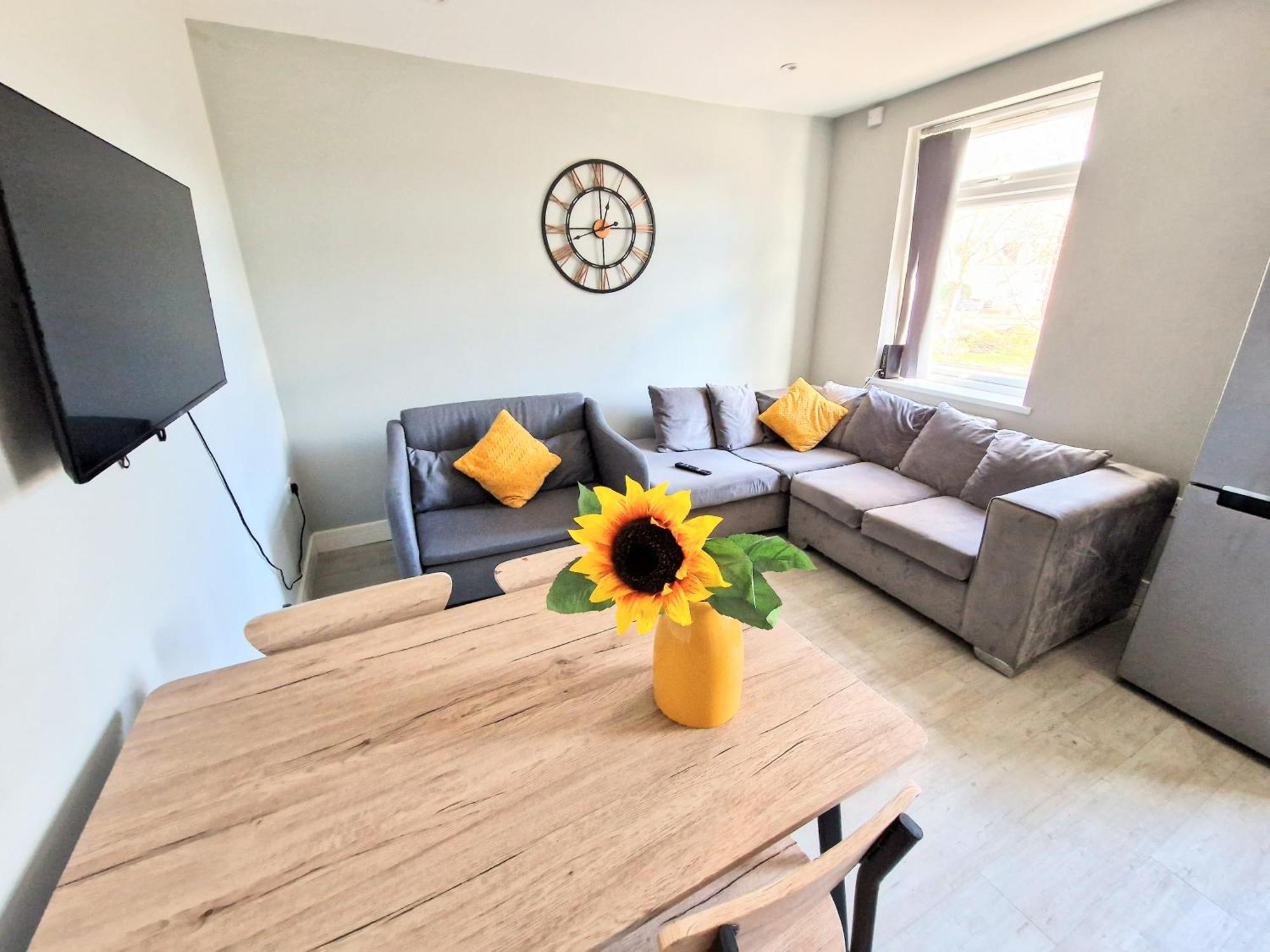 Central Reading Modern 3Br Flat - Walk To Station And High Street ภายนอก รูปภาพ