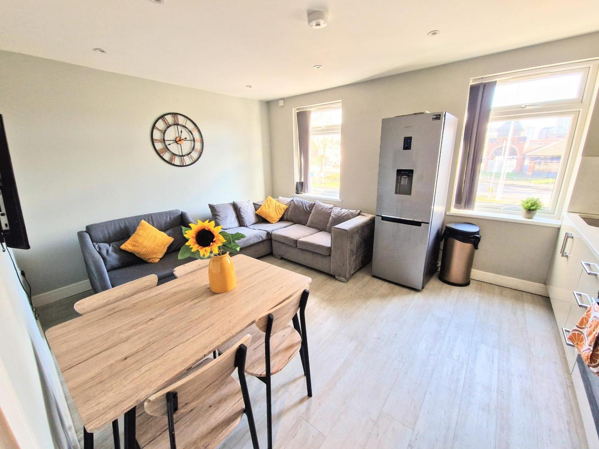 Central Reading Modern 3Br Flat - Walk To Station And High Street ภายนอก รูปภาพ